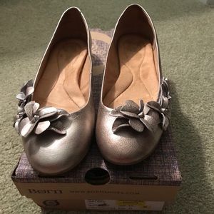 Born light gold Daisee flats 9.5